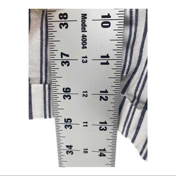 Forever 21 Medium Navy Blue Pinstripe Shorts - Picture 3 of 5